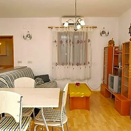 879 فندق 4*