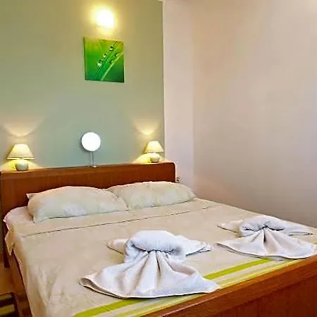 879 Hotel 4*