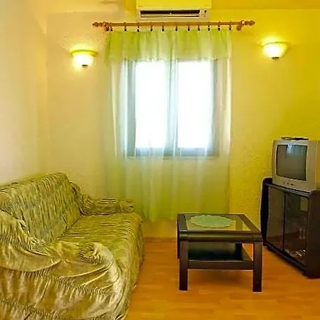 879 فندق