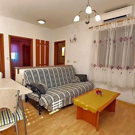 فندق 879 بوريتش